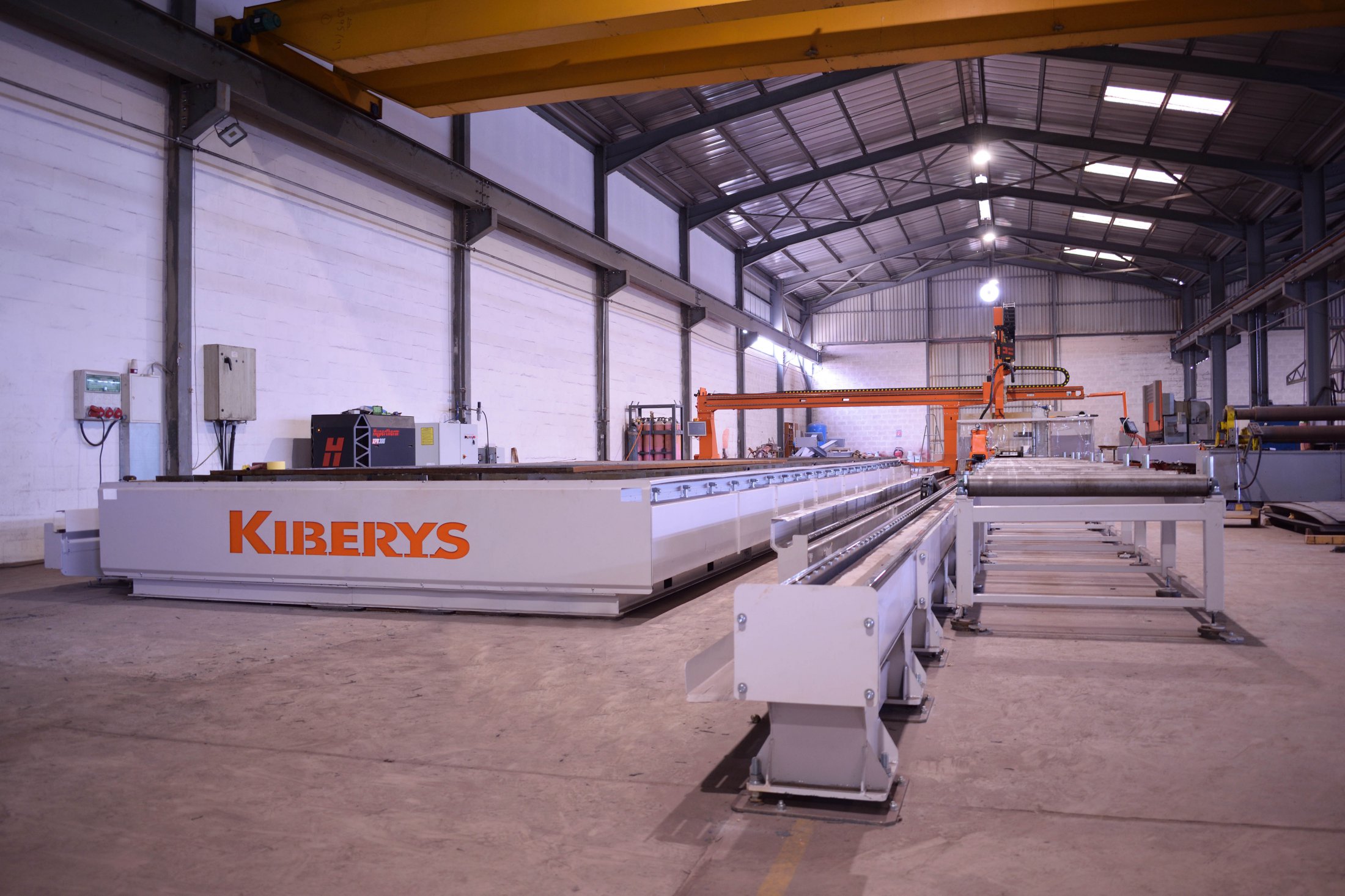 KBRCUT HD5 - 5 Axes robotic system for plasma and oxy-fuel cutting of pipes